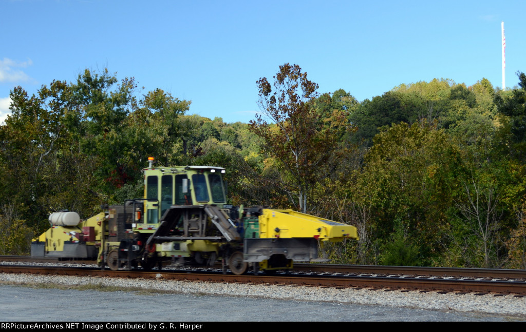 CSX regulator followed the tamper to get off the main line